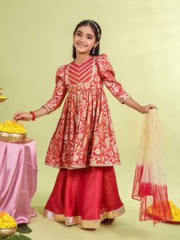 MASTARANG - Girls Hot Pink Kurta with Skirt and Dupatta
