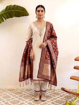 VredeVogel - Off White Embroidered Sequined Work Kurta with Pant and Dupatta