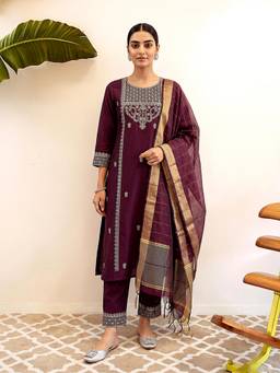 VredeVogel - Purple Embroidered Zari Kurta with Pant and Dupatta