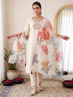 VredeVogel - Off White Floral Embroidered Kurta with Pant and Dupatta