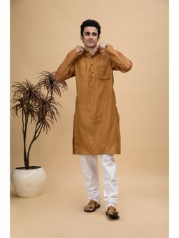NEUDIS - Men Mustard Yellow Cotton Linen Blend Long Kurta (Set of 2)
