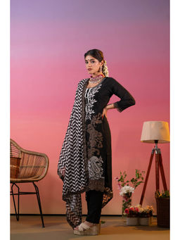 Heeposh - Embroidered Kurta and Pants with Dupatta (Set of 3)