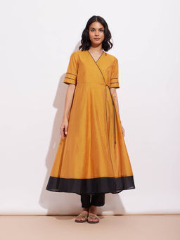 Pink Fort - Chanderi Kurta with Pants Mustard and Black (Set of 2)