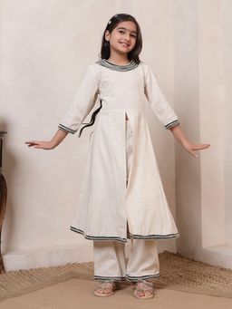 Bugandbees - Girls Off White Kurta With Pant