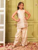 Off White color option, Currently selected