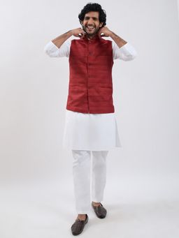 Vastramay - Men Maroon Solid Kurta with Nehru Jacket and Pyjama