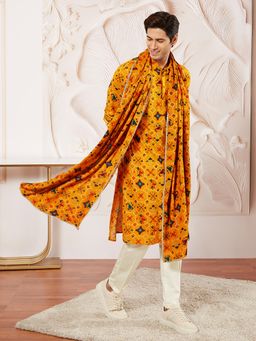 Vastramay - Men Yellow Printed Kurta with Pant and Dupatta