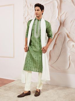 Vastramay - Men Green Embroidered Kurta with Pant and Dupatta