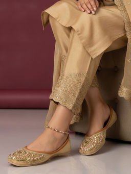 Desi Colour - Women Beige Juttis