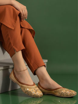 Desi Colour - Beige Light Work Juttis