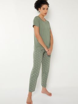 max - Women Heart Printed Pyjama with T-Shirt Green