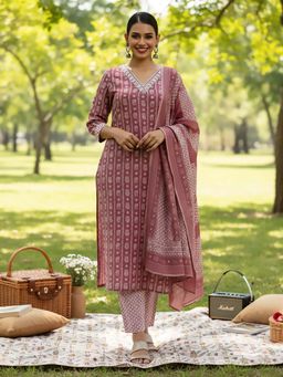 Varanga - Mauve Cotton Blend Three Fourth Sleeves Kurta With Pant & Dupatta