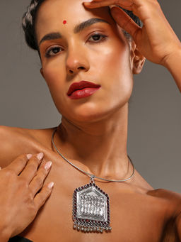 VENI - 92.5 Silver-Plated Artificial Stones Studded Hasli Necklace