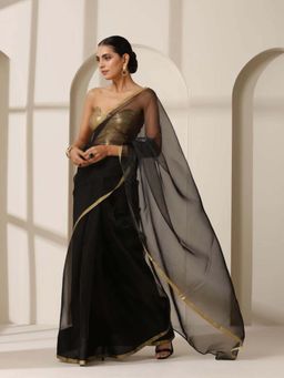 Swtantra - Black Solid Saree Without Blouse