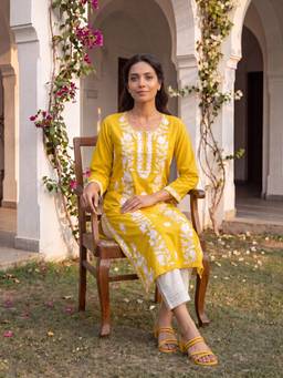 Vaamsi - Yellow Embroidered Round Neck Kurta