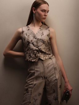 VERO MODA - Beige Self Design Regular Vest Top