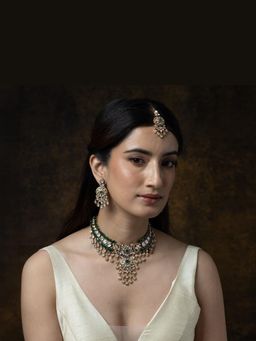 Joules By Radhika - Green Kundan Necklace With Pair Earrings And Maangtikka