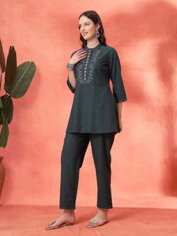 Nayam by lakshita - Green Floral Embroidered Cotton Blend Co-Ord (Set of 2)