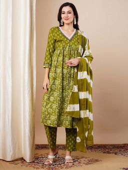 FASHOR - Floral Printed Flared Kurta with Pant and Dupatta - Green (Set of 3)