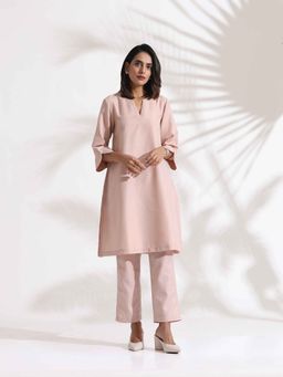 trueBrowns - Light Pink Solid Slub Kurta with Pant (Set of 2)
