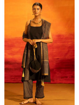Banana Labs - Women Black Polka Dots Pure Cotton Kurta with Pant and Stole