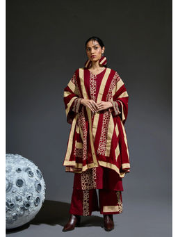 Banana Labs - Women Maroon Geometric Pure Cotton Kurta with Pant and Dupatta