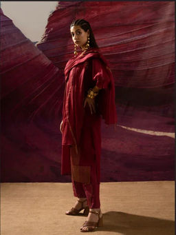 Banana Labs - Women Maroon Printed Pure Cotton Kurta with Pant