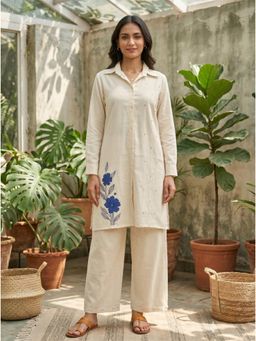 Autumnlane - Off White Solid/Plain Collar Neck Straight Kurta & Pant