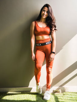 Kica - Set: Back Hook High Support Sports Bra & High Waisted Leggings