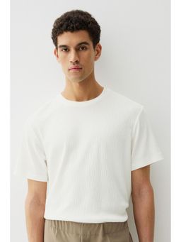 H&M - Men White Regular Fit Textu T-Shirt
