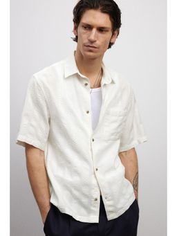 H&M - Men White Regular Fit Textu Short-Sleeved Shirt