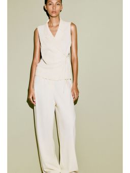 H&M - Women Beige Textu Jersey Waistcoat