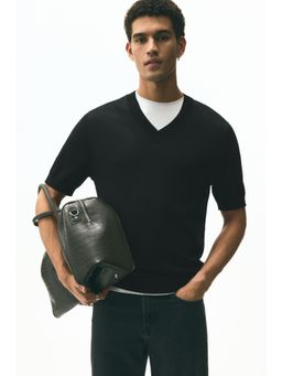 H&M - Men Black Regular Fit Fine-Knit V-Neck T-Shirt
