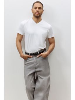 H&M - Men White Slim Fit V-Neck T-Shirt