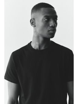 H&M - Men Black Coolmax Regular Fit T-Shirt