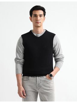Arrow Sports - Men Black V-Neck Sleeveless Sweater