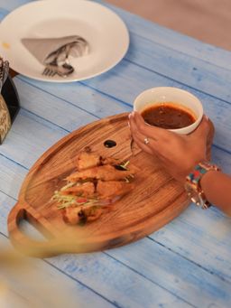 IREKA HOMES - Ovaload Chip and Dip Platter