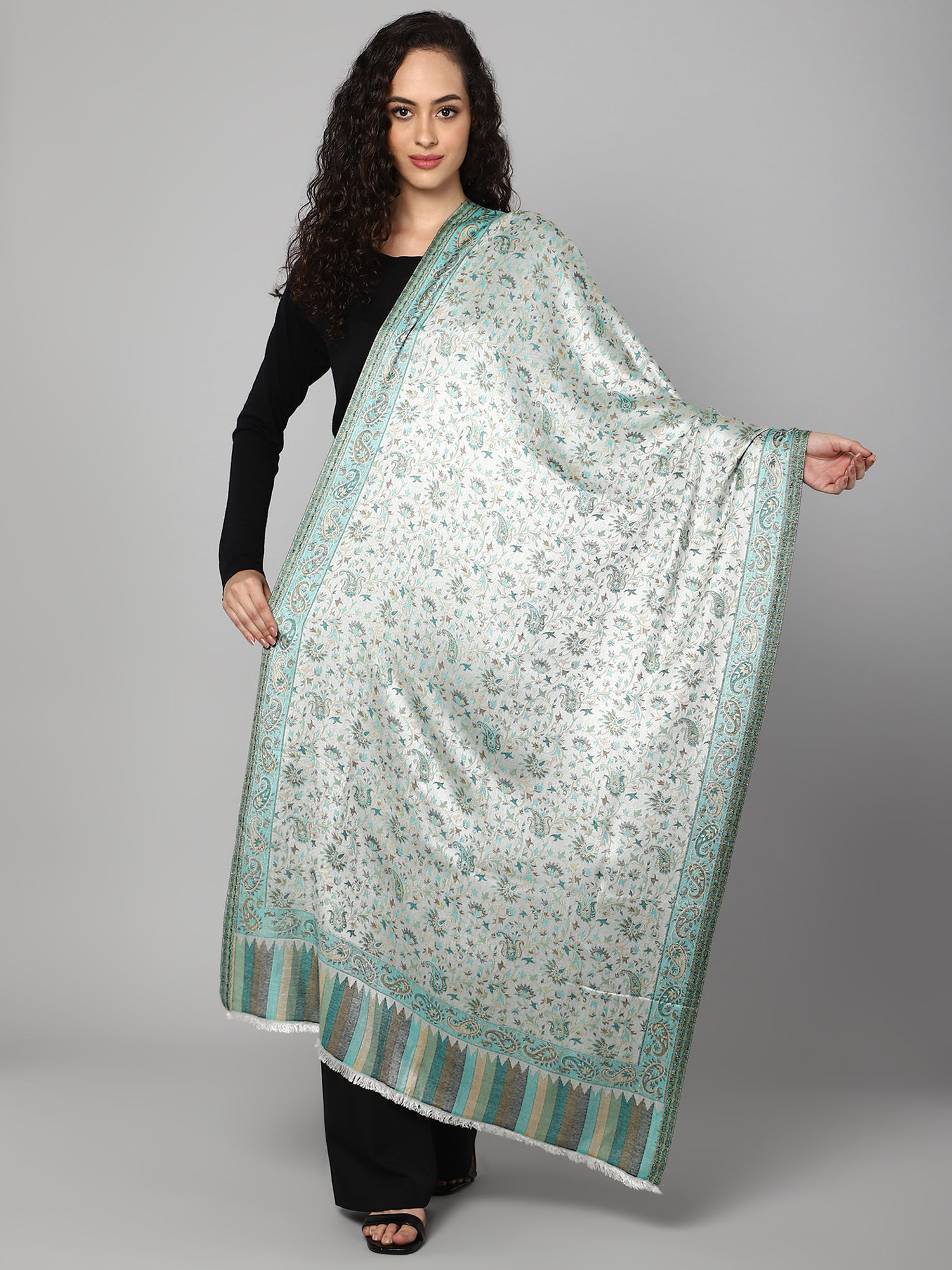 aditi wasan Green & Offwhite Floral And Paisely Jaquard Reversible Jamawar-picture-39