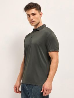 The Bear House - Green Men Solid Slim Fit Performance Polo T-Shirt