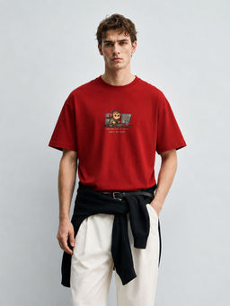 MISCHIEF MONKEY - Men Red Oversized T-Shirt