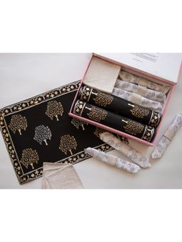 ADYA - Black Knight Glitter Table Mat Set