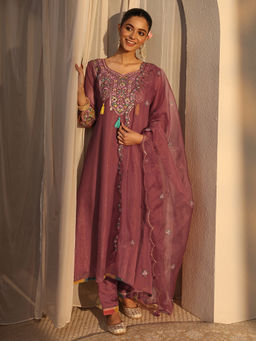 Libas - Mauve Embroidered Three Fourth Sleeves Kurta Pant & Dupatta