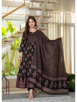 JAIMINI - Black Printed Three Fourth Sleeves Kurta Pant & Dupatta