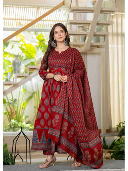 JAIMINI - Maroon Printed Three Fourth Sleeves Kurta Pant & Dupatta