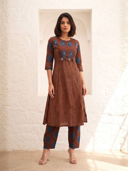 Autumnlane - Brown Printed Three Fourth Sleeves Kurta & Pant