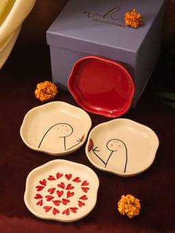WEAVING HOMES - Set of 4 Heart, Red & Hum-Tum Dessert Plates
