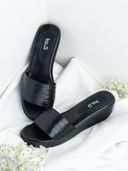 Black color option, Sold out, Currently selected
