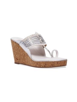 ERIDANI - Ashvi Kolhapuri White Wedge Heels