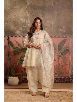 Scakhi - Women Off White Floral Embroidered Kurti with Farshi Salwar and Dupatta