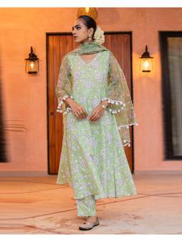 Ambraee - Women Green Floral Printed Kurta with Pant and Dupatta